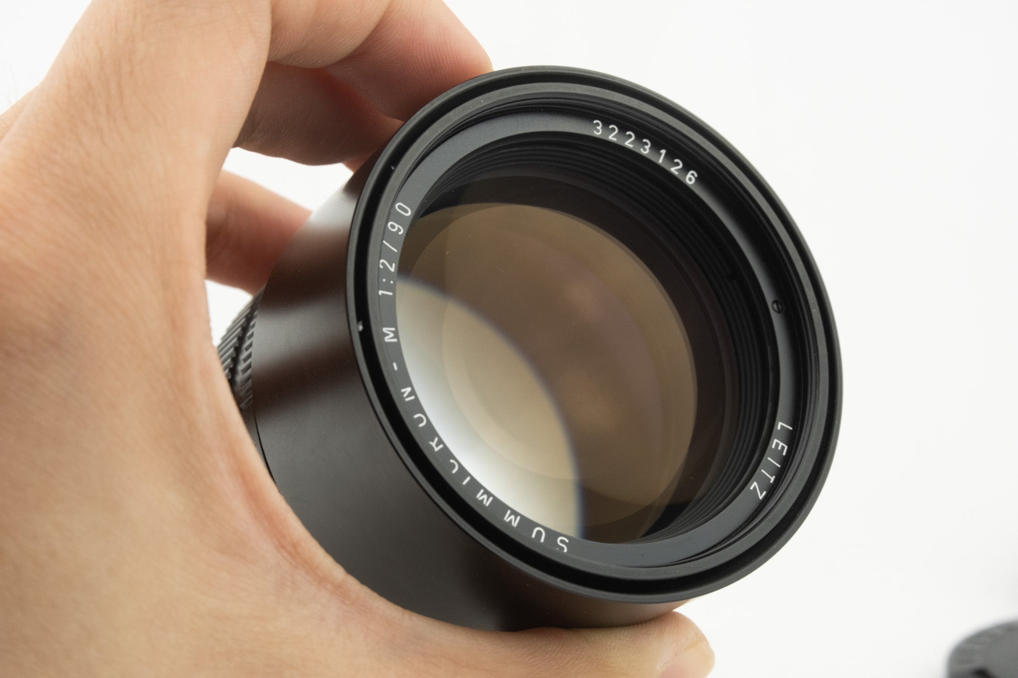 Leica M 90/2 E55 Pre-ASPH – Objektiv mit eingebauter Gegenlichtblende