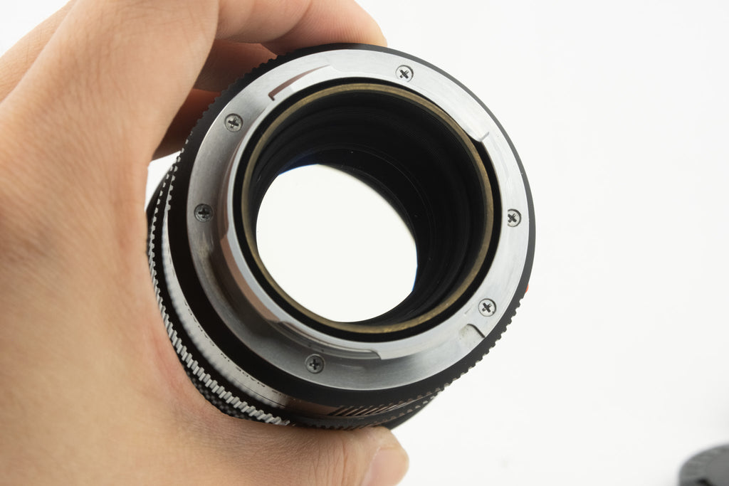 Leica M 90/2 E55 Pre-ASPH – Objektiv mit eingebauter Gegenlichtblende