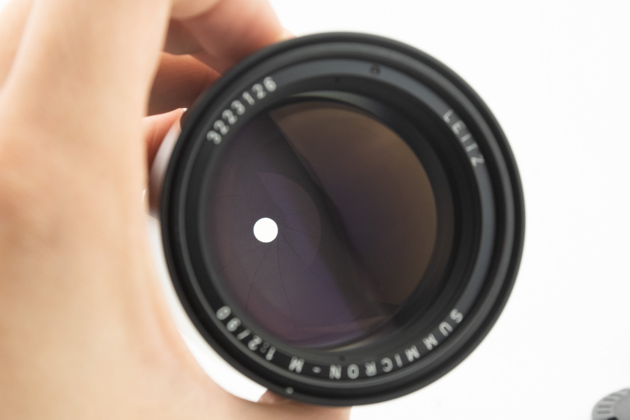 Leica M 90/2 E55 Pre-ASPH – Objektiv mit eingebauter Gegenlichtblende