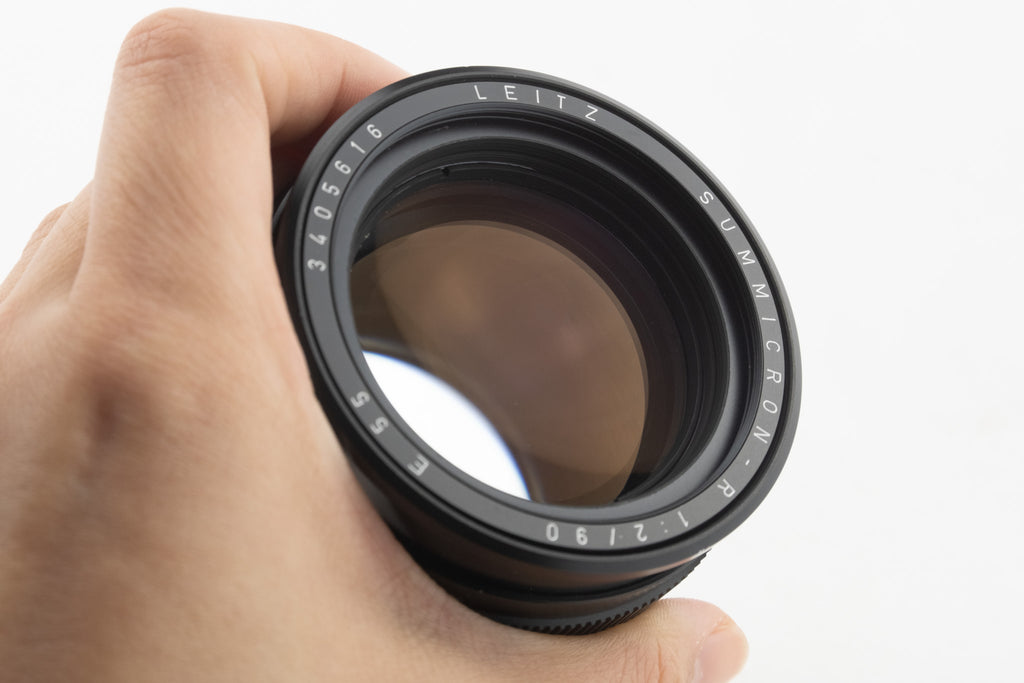 Leica Summicron R 90/2 E55 – Objektiv von vorne mit Deckel