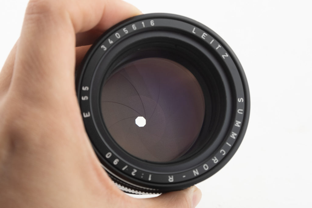 Leica Summicron R 90/2 E55 – Objektiv von vorne mit Deckel