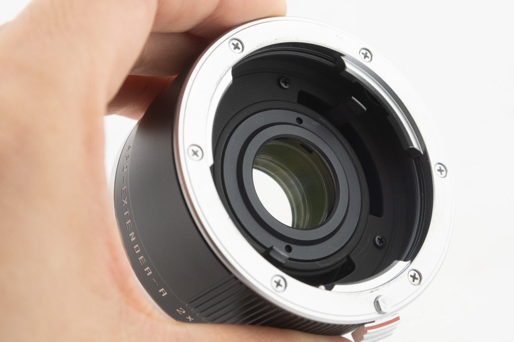 Leica APO-EXTENDER 2X – schwarzer Telekonverter mit R-Bajonett