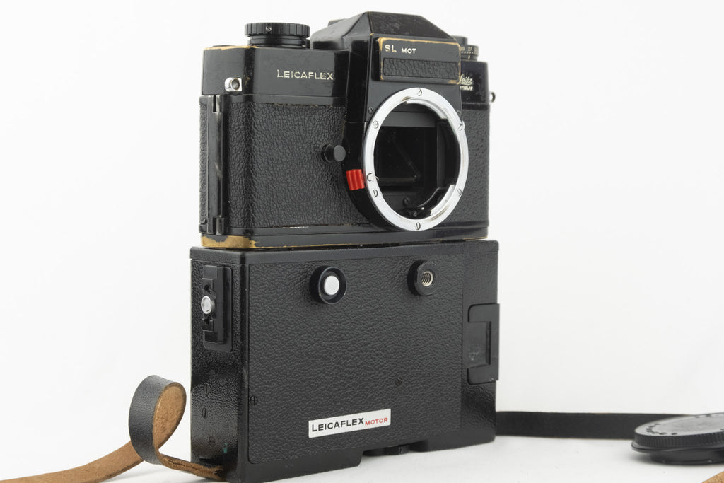 Leica Leicaflex SL MOT – Seltene schwarze Lackierung mit Messingfreilegung – Motorversion