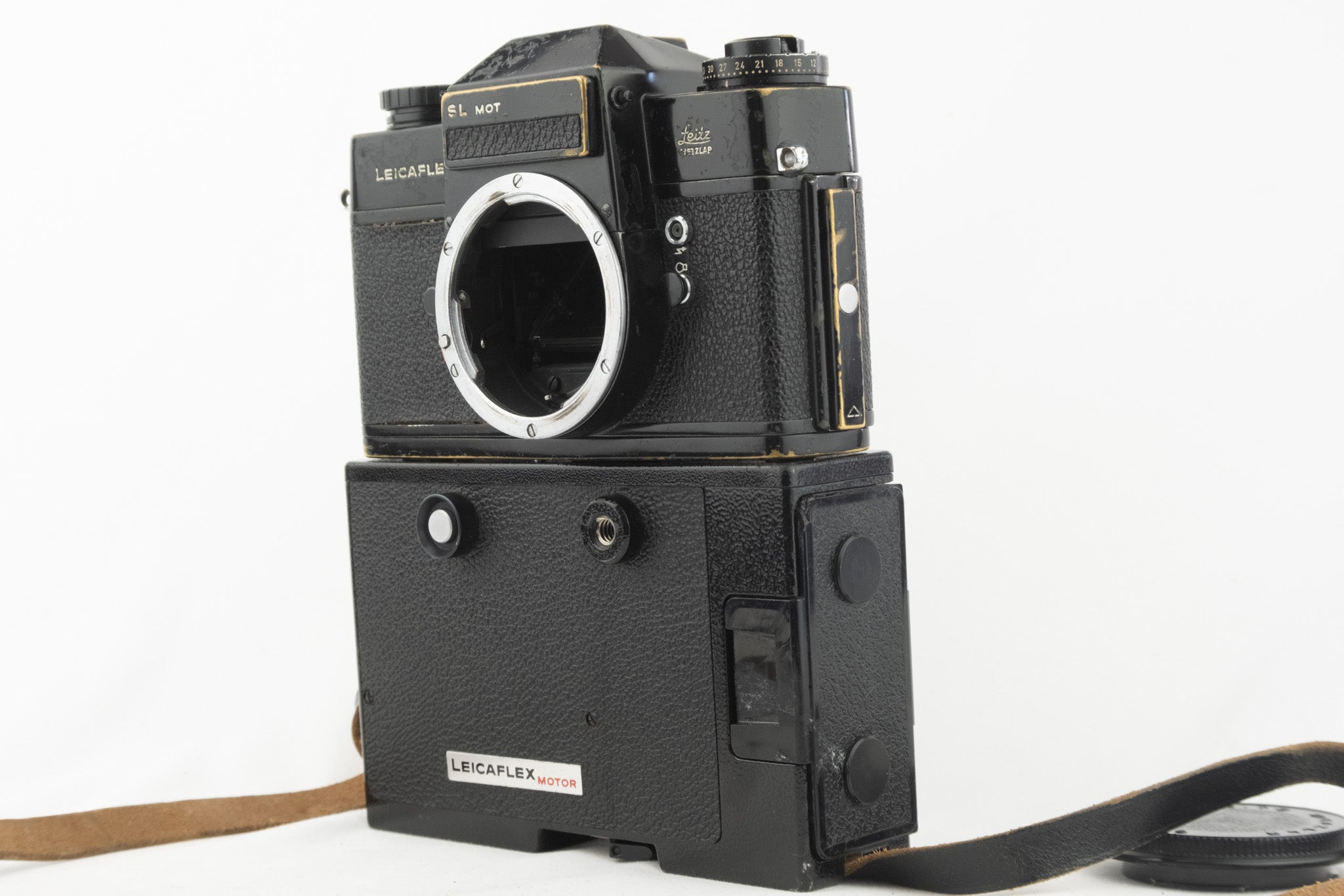 Leica Leicaflex SL MOT – Seltene schwarze Lackierung mit Messingfreilegung – Motorversion