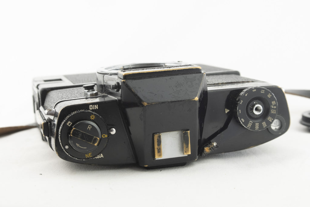 Leica Leicaflex SL MOT – Seltene schwarze Lackierung mit Messingfreilegung – Motorversion