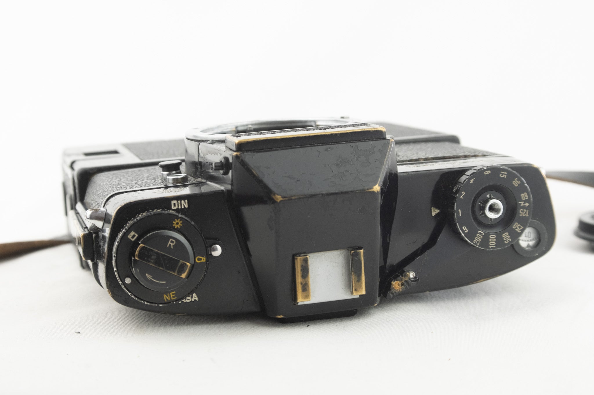 Leica Leicaflex SL MOT – Seltene schwarze Lackierung mit Messingfreilegung – Motorversion