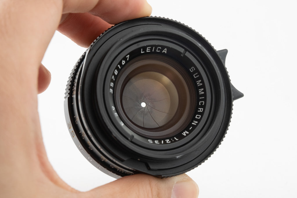 Leica Summicron 35mm f/2 7-Element – Objektiv von vorne mit Deckel