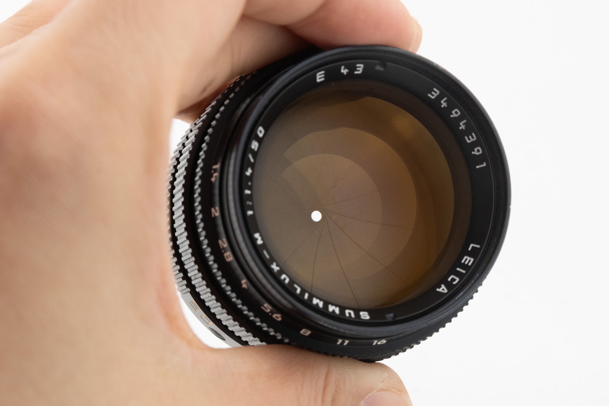 Leica Summilux 50mm f/1.4 E43 II – schwarzes Objektiv mit Goldvergütung